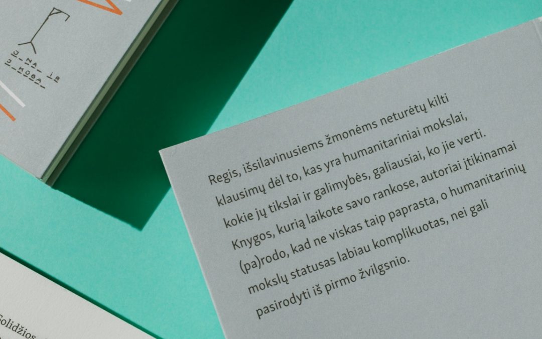 „Tarp vertės ir poveikio“ ištakos
